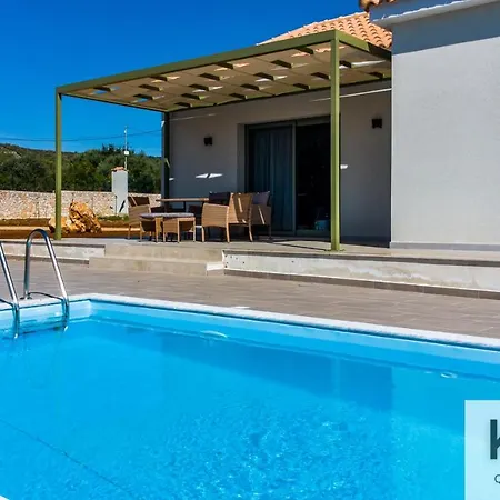 Tania's In Dorizata Village! Villa *